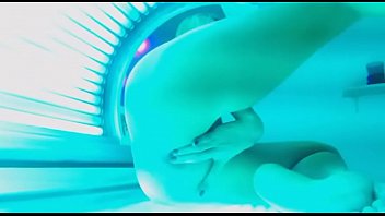 Camgirl Masturbates in Tanning Bed - SexyStreamate.com