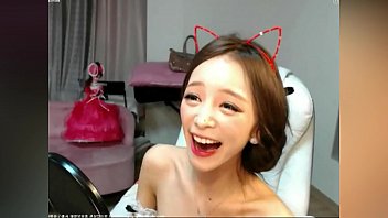 Korean actress masturbates on live