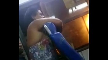 Pareja teniendo sexo en bus