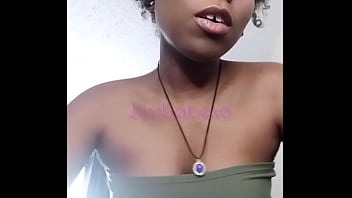 Justbabexo lip play peek at it