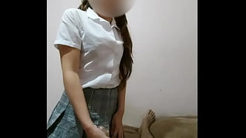 POV Alumna de escuela federal de CDMX mamando verga con pasión a su hermano - hermano necesito dinero, soy virgen pero  hago lo que quieras! morrita colegiala, estudiante de México, casero -